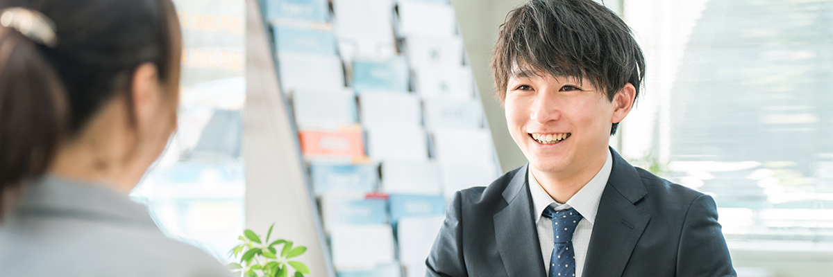 相談を受ける様子をイメージした写真